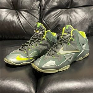 Nike Lebron XI sneakers